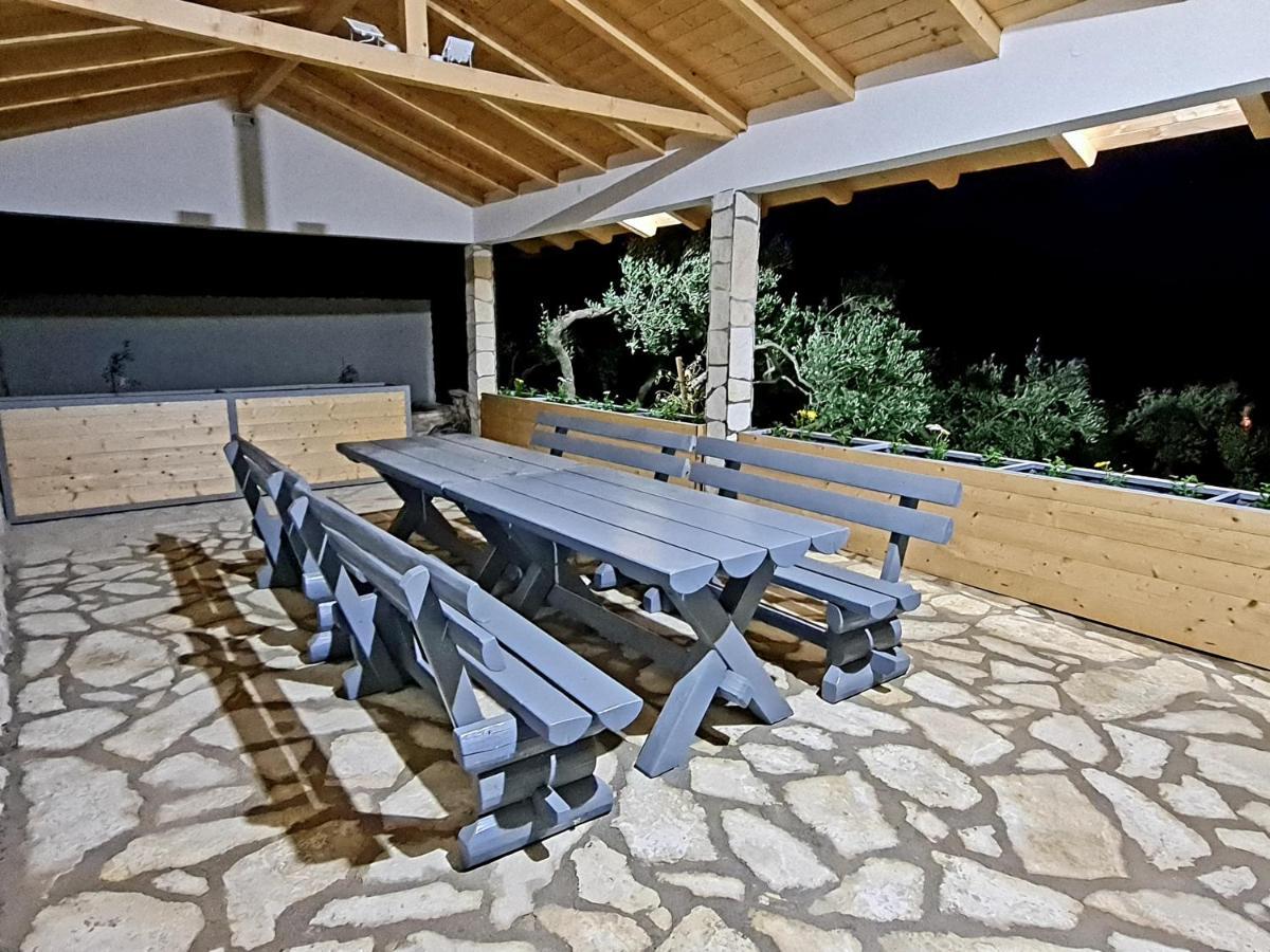Vila Maslina Apartments Mit Pool Und Garten Nahe Am Strand Tučepi Exterior foto