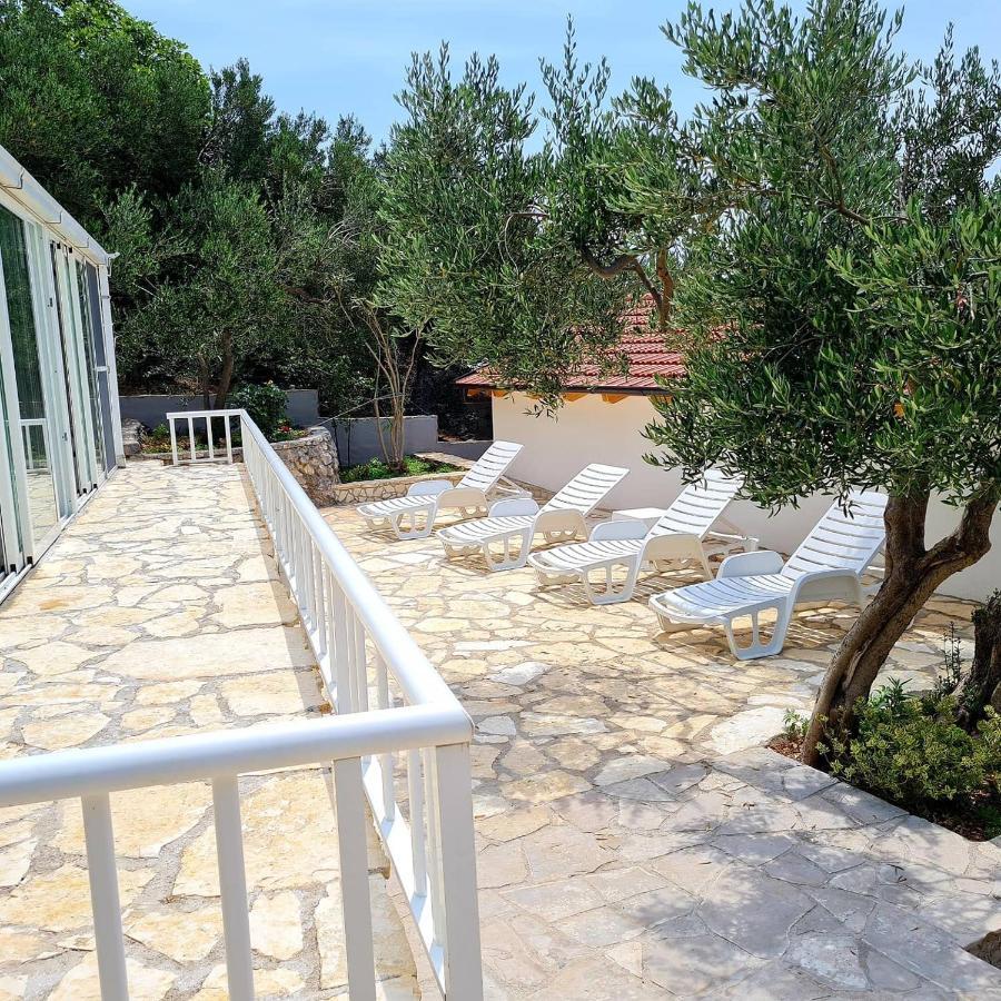 Vila Maslina Apartments Mit Pool Und Garten Nahe Am Strand Tučepi Exterior foto