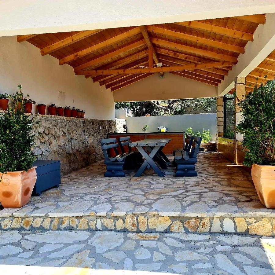 Vila Maslina Apartments Mit Pool Und Garten Nahe Am Strand Tučepi Exterior foto