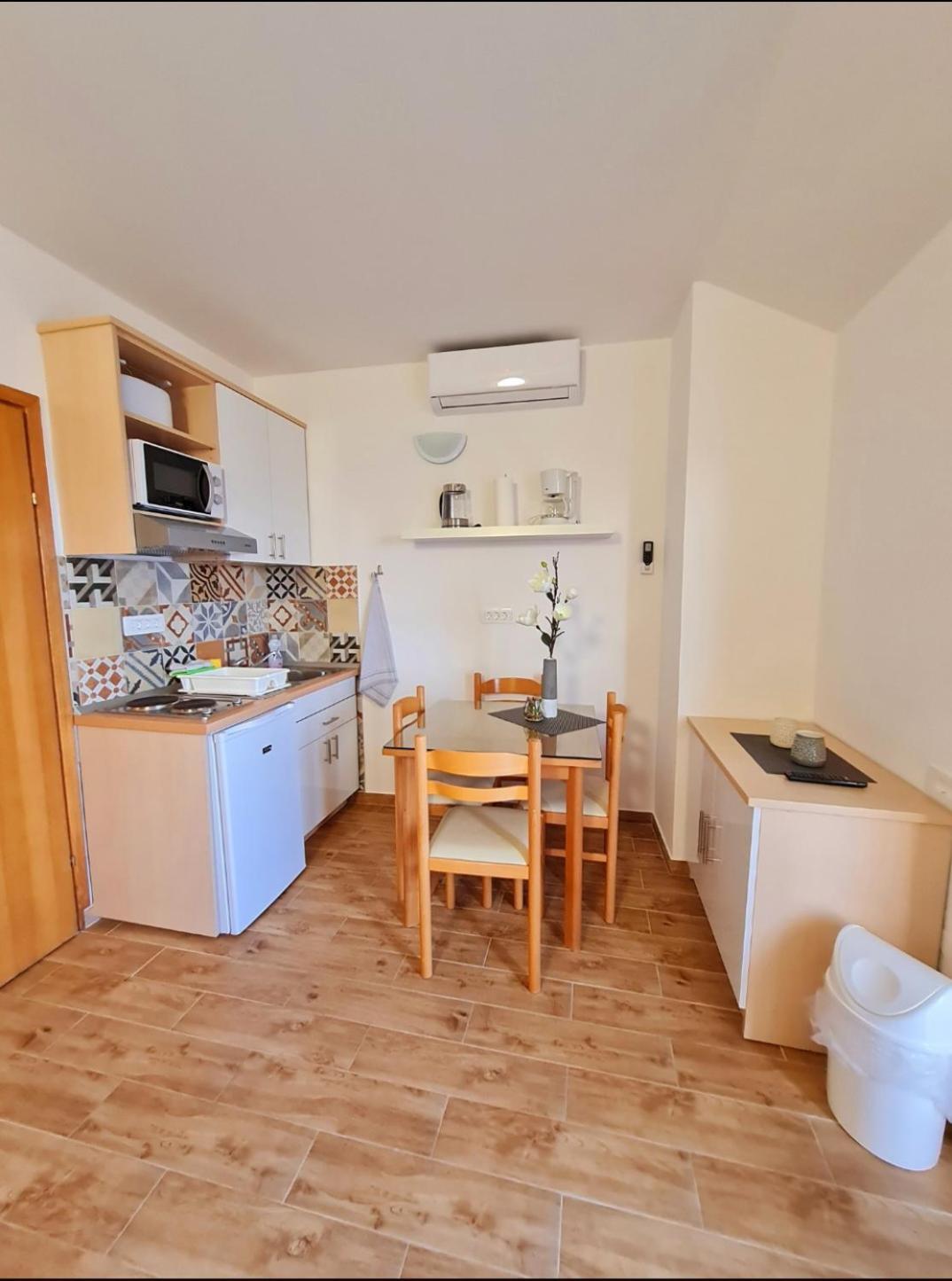 Vila Maslina Apartments Mit Pool Und Garten Nahe Am Strand Tučepi Zimmer foto