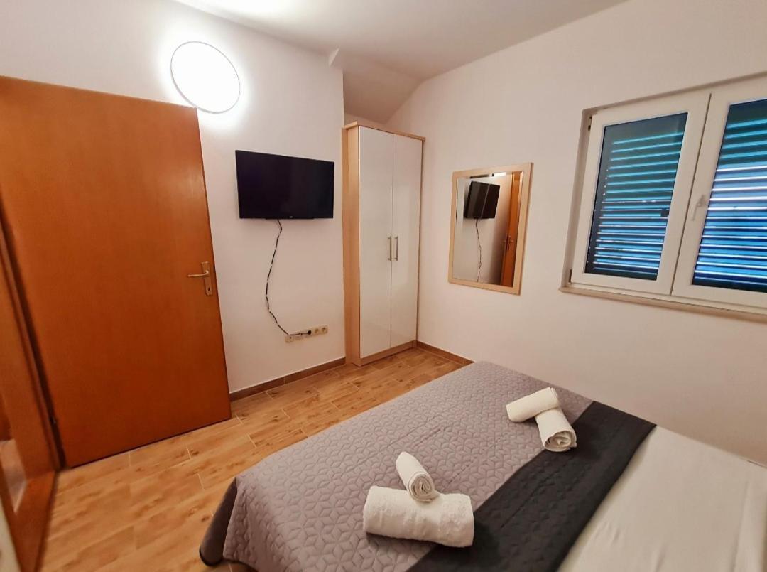 Vila Maslina Apartments Mit Pool Und Garten Nahe Am Strand Tučepi Zimmer foto