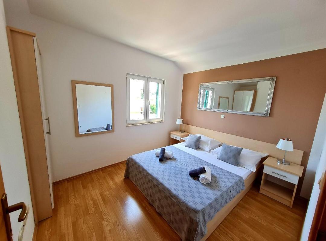 Vila Maslina Apartments Mit Pool Und Garten Nahe Am Strand Tučepi Zimmer foto
